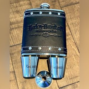 Harley-Davidson® Stainless Steel Flask Gift Set | Genuine Leather Wrap